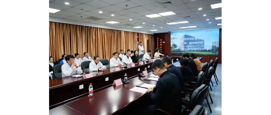 深圳ONE游戏官网集团代表团前往沈阳医学院附属中心医院召开调研研讨，共同探寻生命健康产业合作新机遇